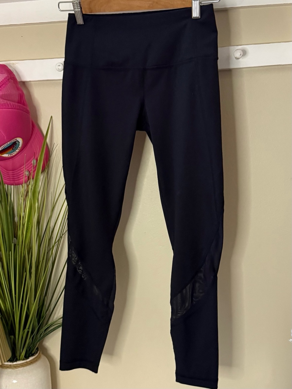 Yogalicious Black Lux Size Small Leggings White Logo Yoga Running Gym